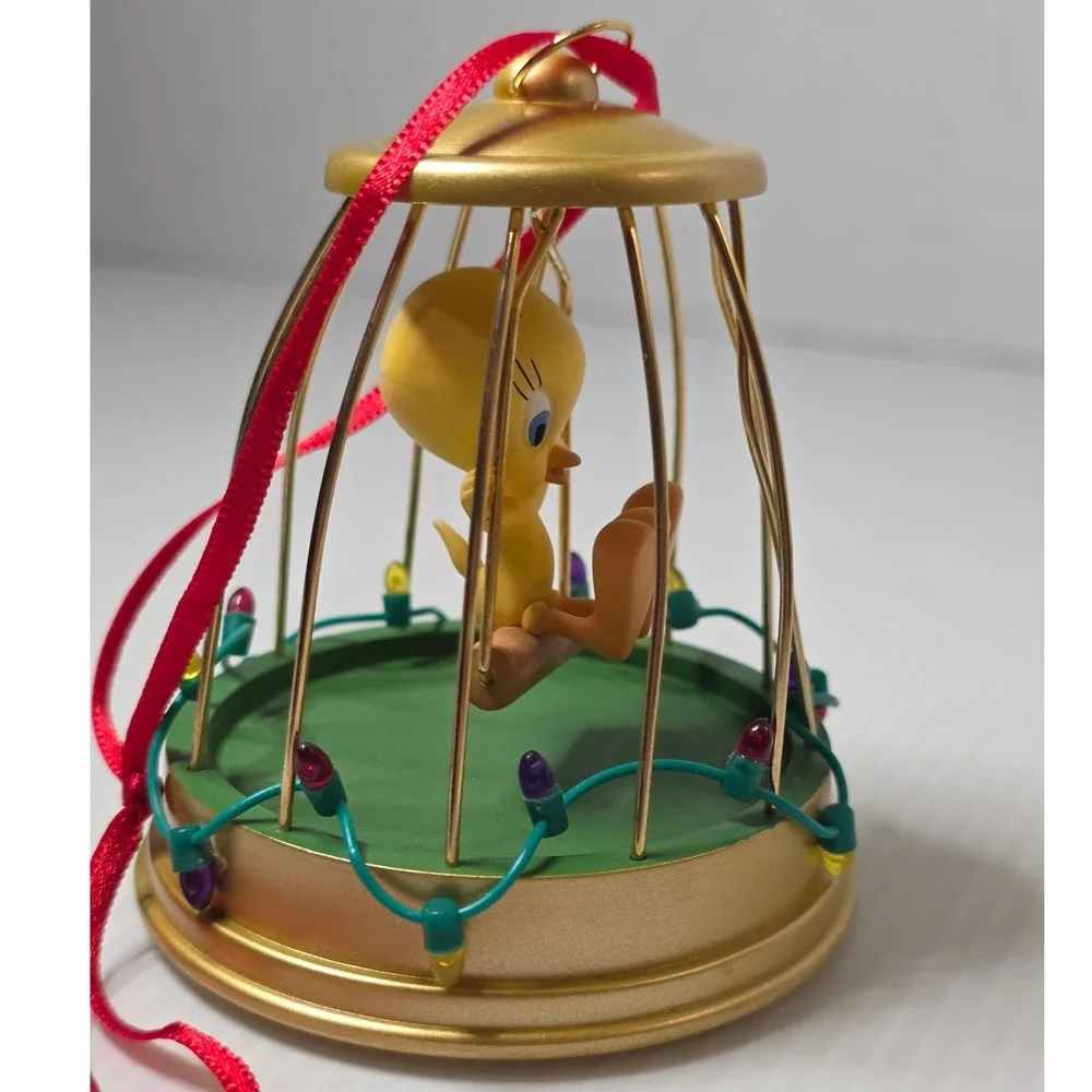 Hallmark Tweety‎ Bird Ornament Small Gold Fair condition needs work